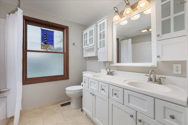 $649,000 | 208 South Birchwood Drive, Naperville, IL 60540