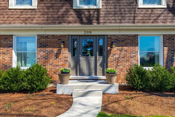 $649,000 | 208 South Birchwood Drive, Naperville, IL 60540