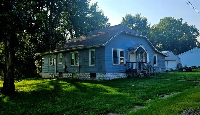 $39,900 | 501 Erwin Street, Urich, MO 64788