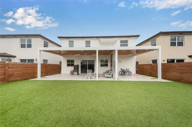 a view of a house with a backyard