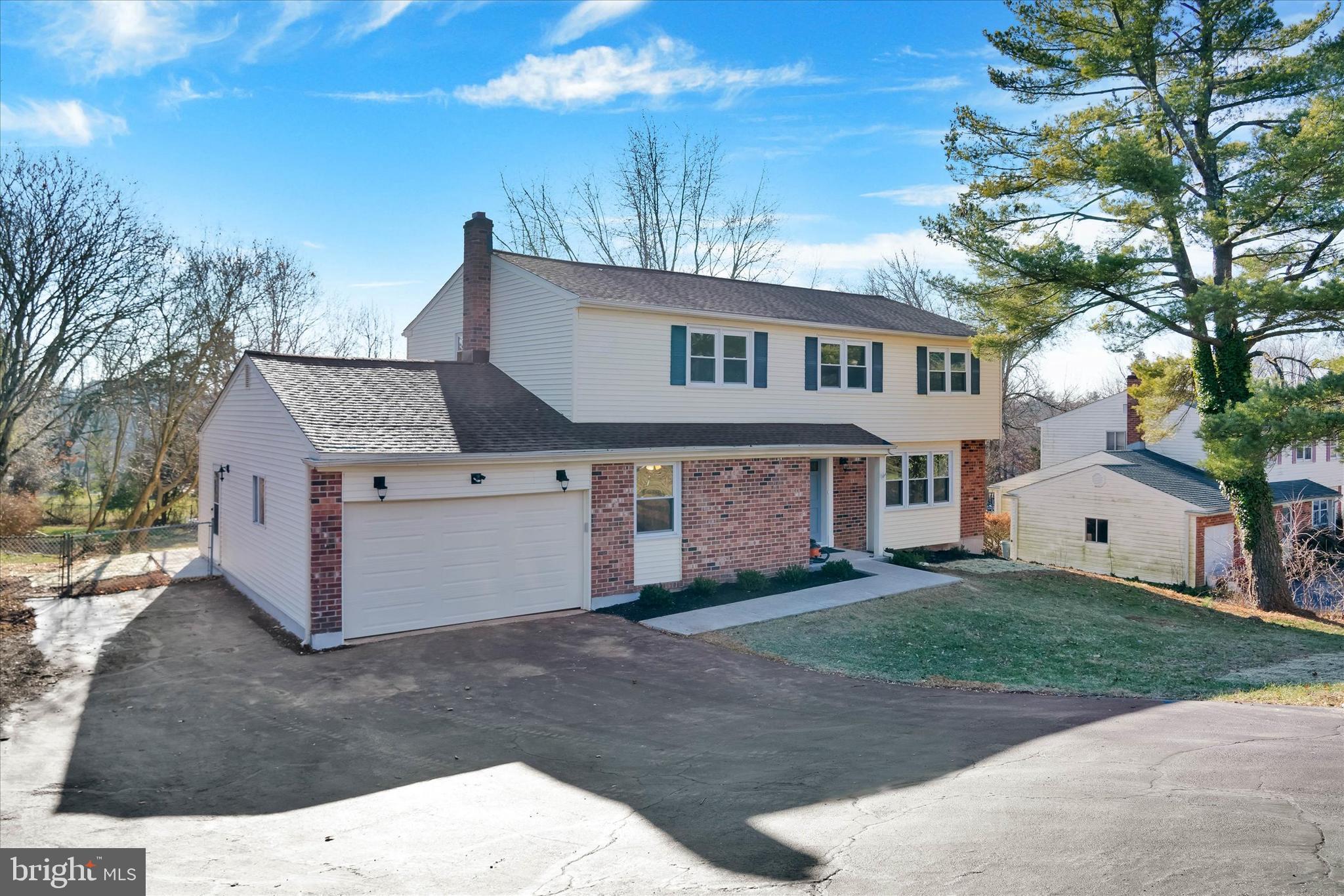 424 Falcon Road Norristown, PA 19403 - Photo 2 of 27 Gallery Image 2