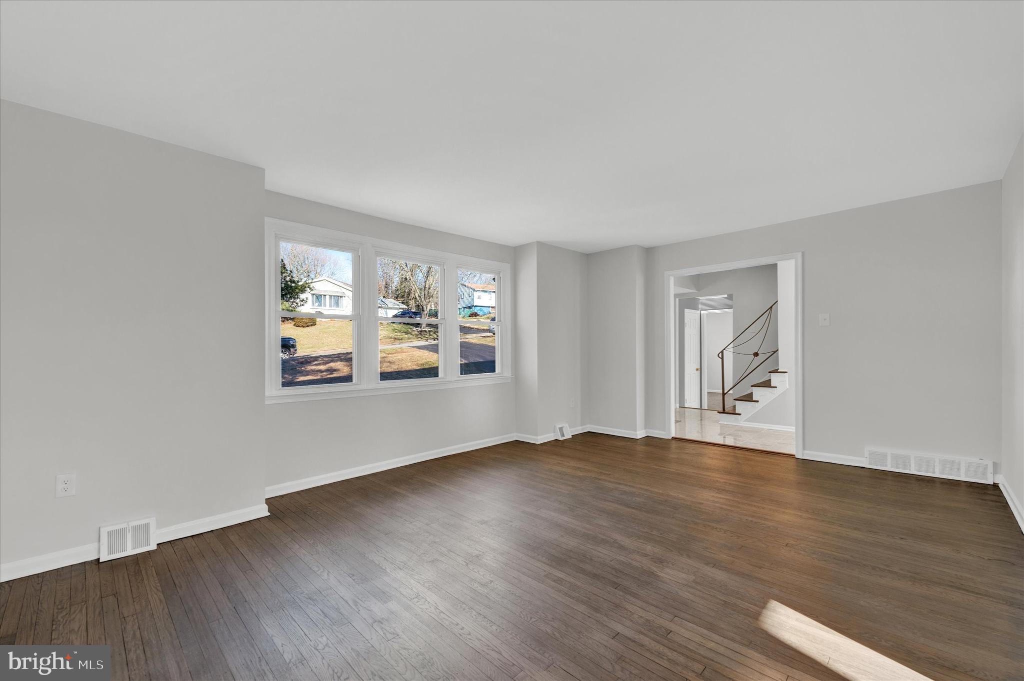 424 Falcon Road Norristown, PA 19403 - Photo 4 of 27 Gallery Image 4