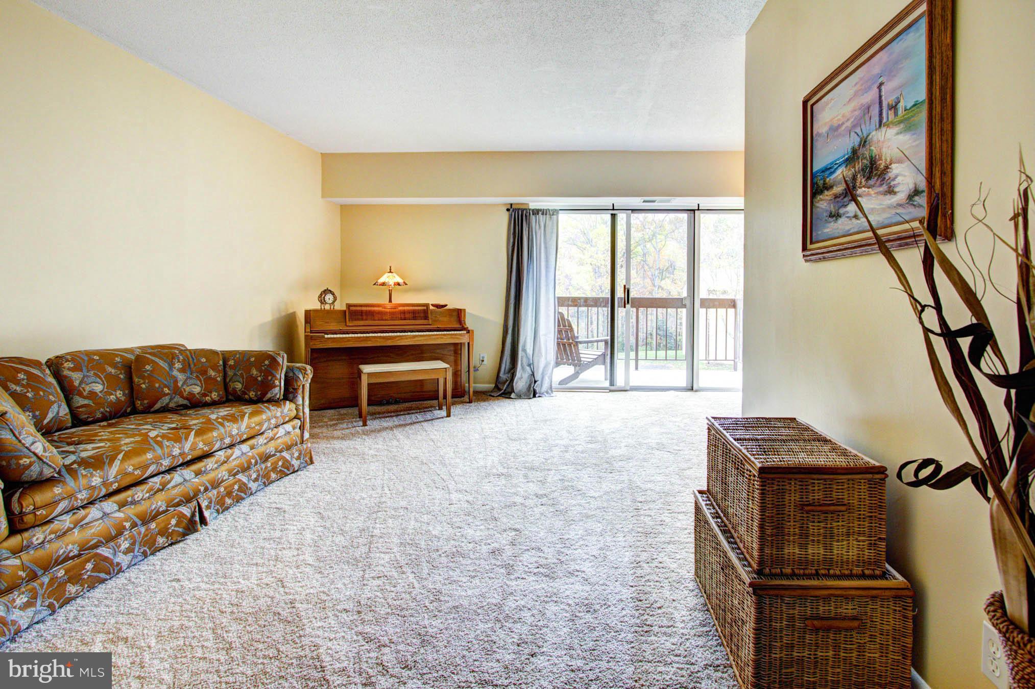 11615 Stoneview Square, Unit 11 Reston, VA 20191 - Photo 4 of 22 Living Room