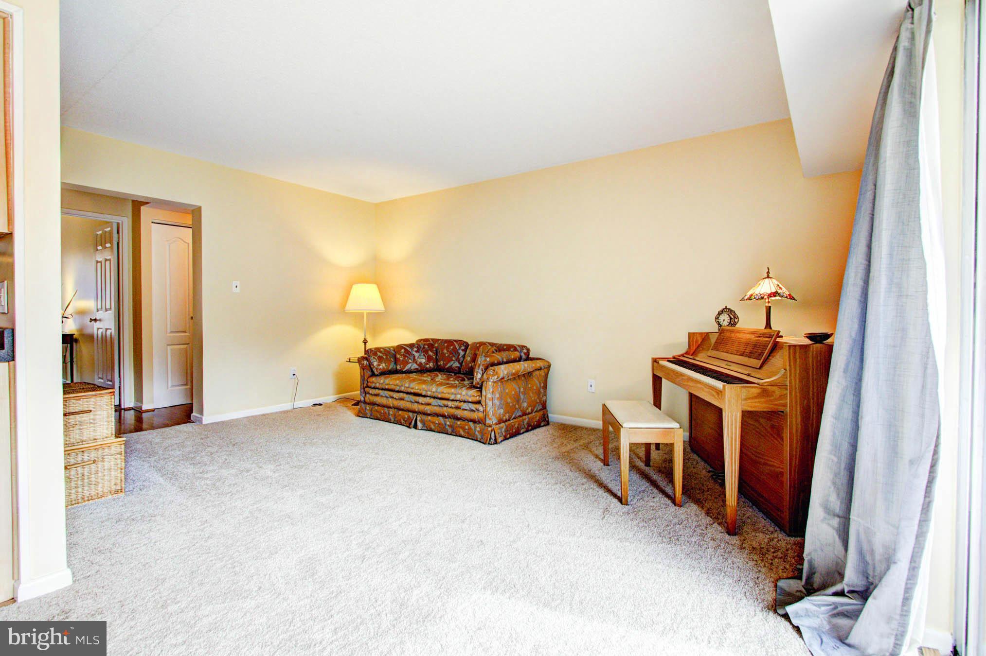 11615 Stoneview Square, Unit 11 Reston, VA 20191 - Photo 5 of 22 Living Room