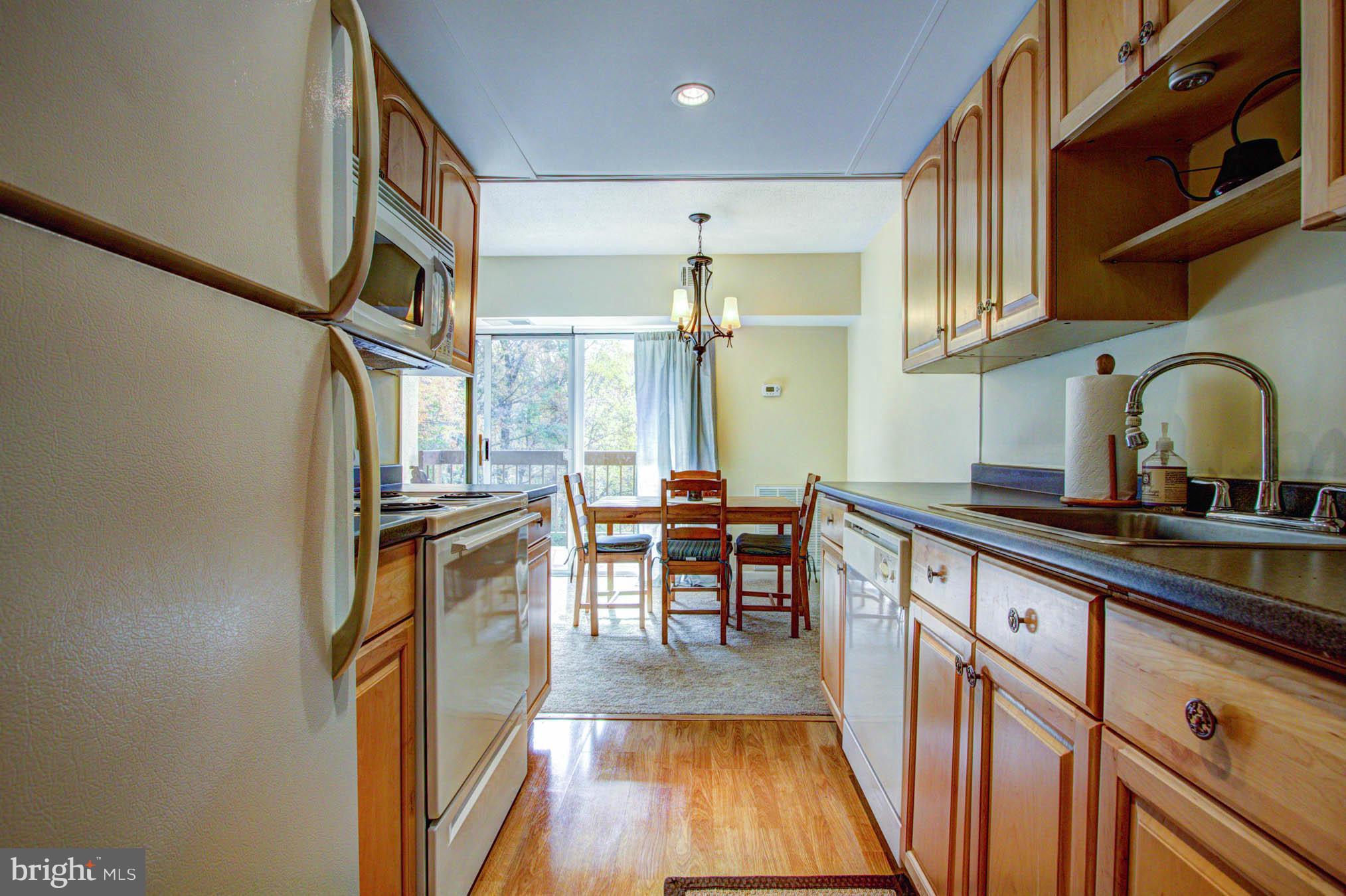11615 Stoneview Square, Unit 11 Reston, VA 20191 - Photo 8 of 22 Kitchen