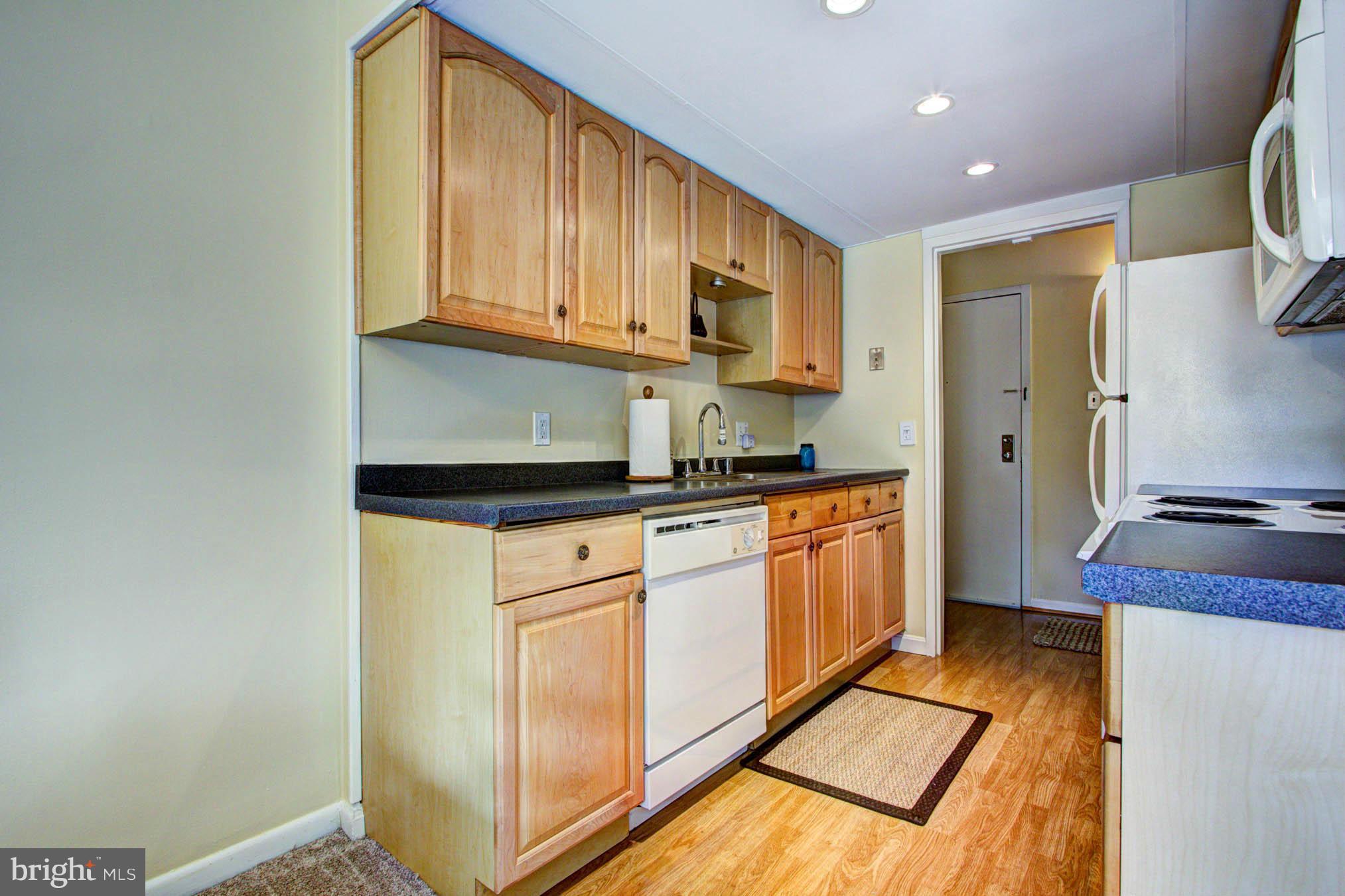 11615 Stoneview Square, Unit 11 Reston, VA 20191 - Photo 9 of 22 Kitchen