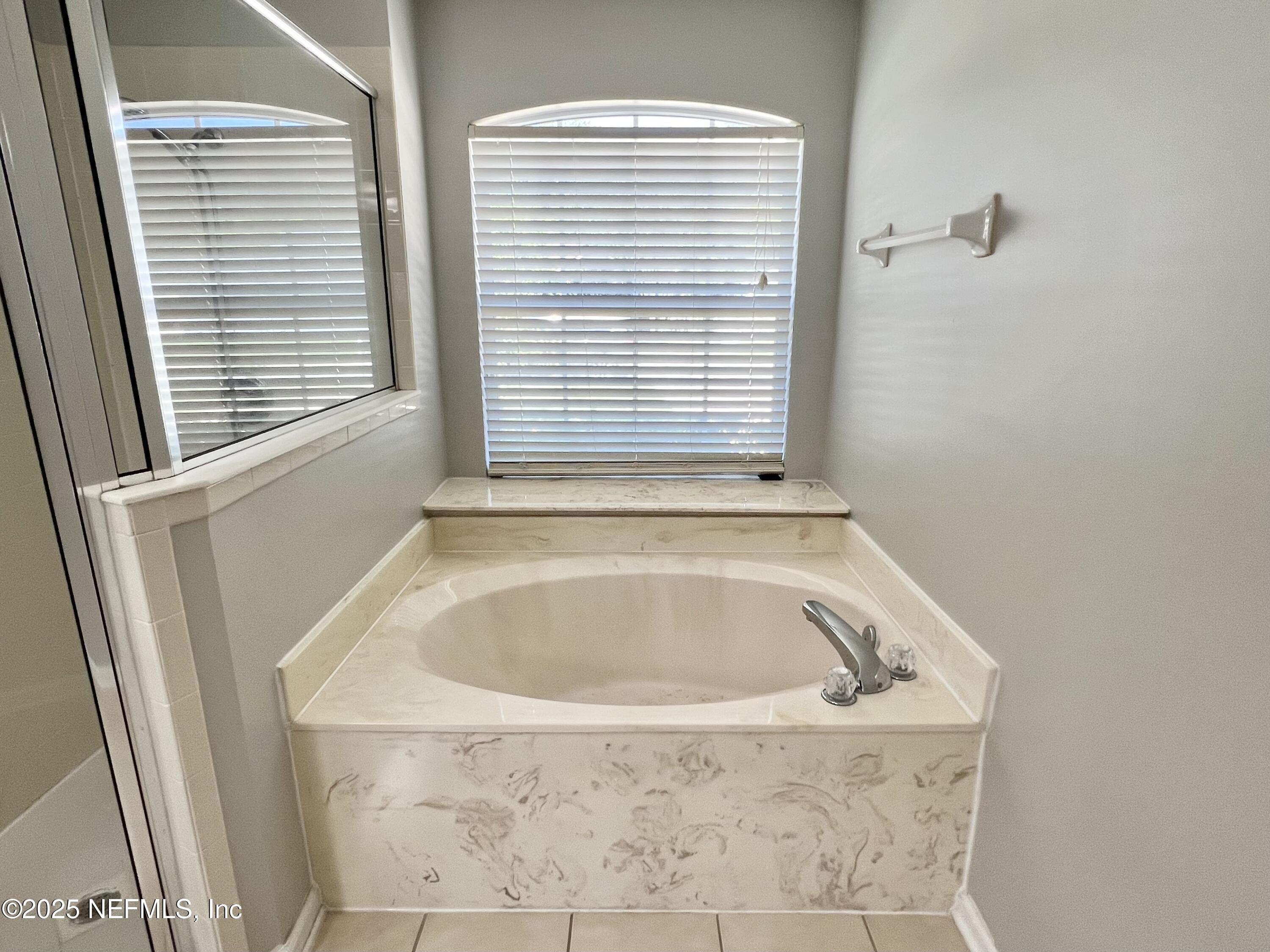 389 Sparrow Branch Circle St. Johns, FL 32259 - Photo 23 of 46 a bath tub sitting in a bathroom next to a window