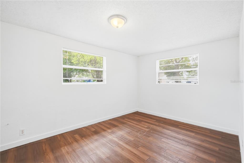 10019 North Jasmine Avenue Tampa, FL 33612 - Photo 11 of 23