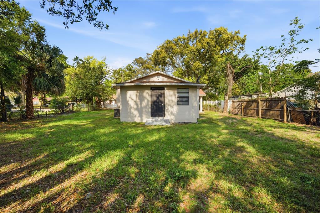 10019 North Jasmine Avenue Tampa, FL 33612 - Photo 20 of 23