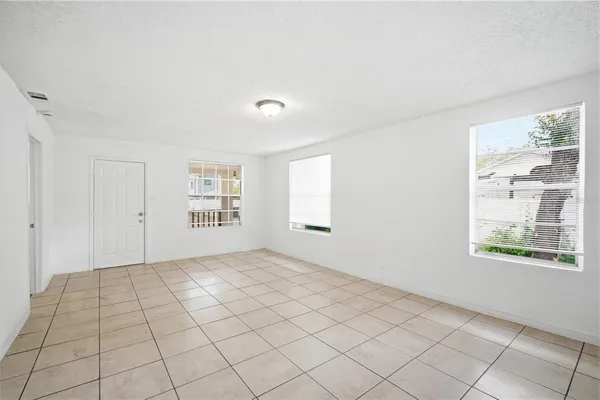 $1,995 | 10019 North Jasmine Avenue, Tampa, FL 33612