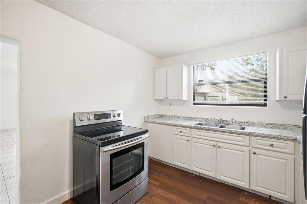 10019 North Jasmine Avenue Tampa, FL 33612 - Photo 9 of 23