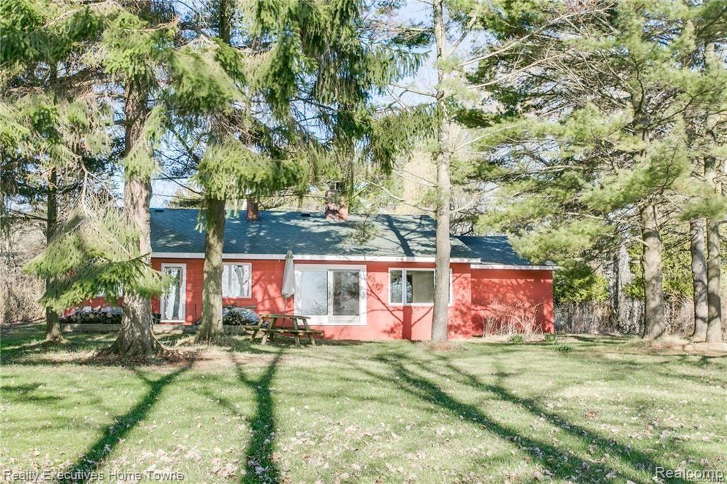 7150 Lakeshore Road Palms, MI 48465 - Photo 3 of 31
