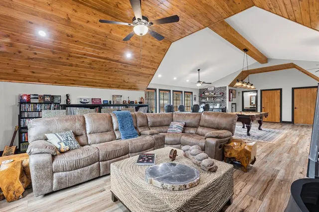 $1,200,000 | 692 Private Road 5937, Emory, TX 75440