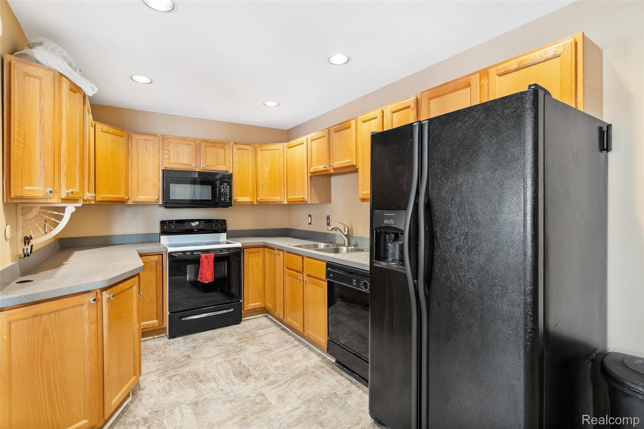 1474 Saddle Lane Rochester, MI 48306 - Photo 13 of 25 9D1A3635SaddleLaneKit.jpg