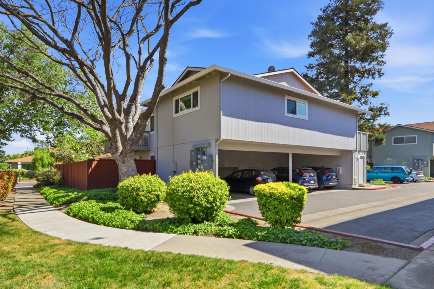 1085 Reed Avenue, Unit D Sunnyvale, CA 94086 - Photo 29 of 32 a front view of a house with garden and plants