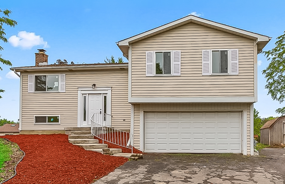 44 Wedgewood Road Matteson, IL 60443 - Photo 1 of 29 a front view of a house