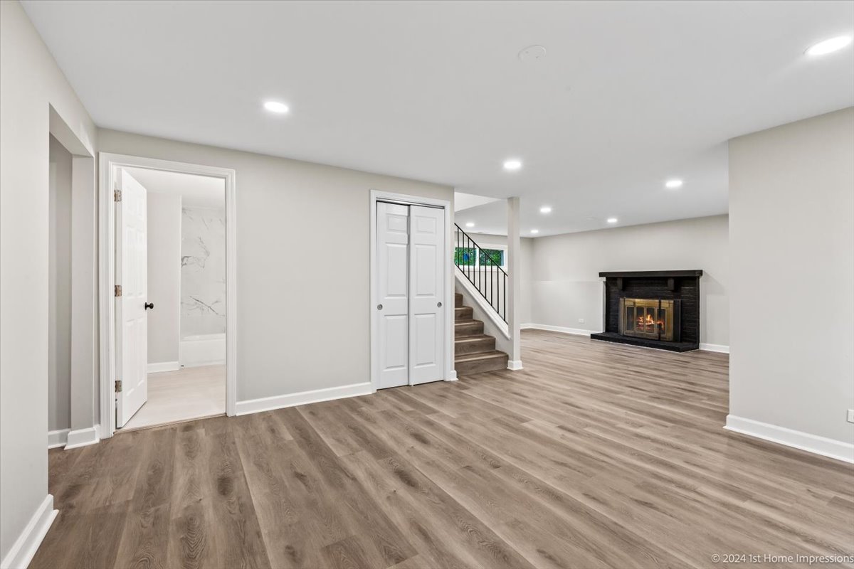 44 Wedgewood Road Matteson, IL 60443 - Photo 21 of 29 a view of a livingroom with wooden floor