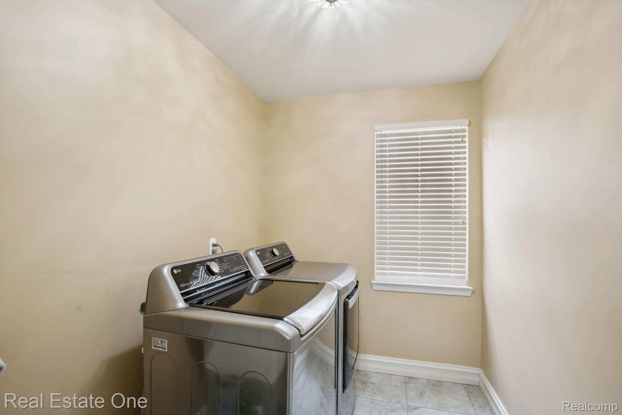 2772 Fox Woods Lane Rochester, MI 48307 - Photo 33 of 46 Gallery Image 33