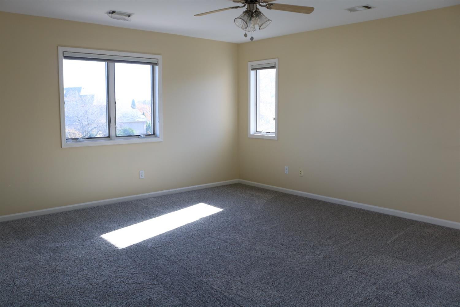 9939 Sequoia Lane Munster, IN 46321 - Photo 16 of 41 an empty room with a window