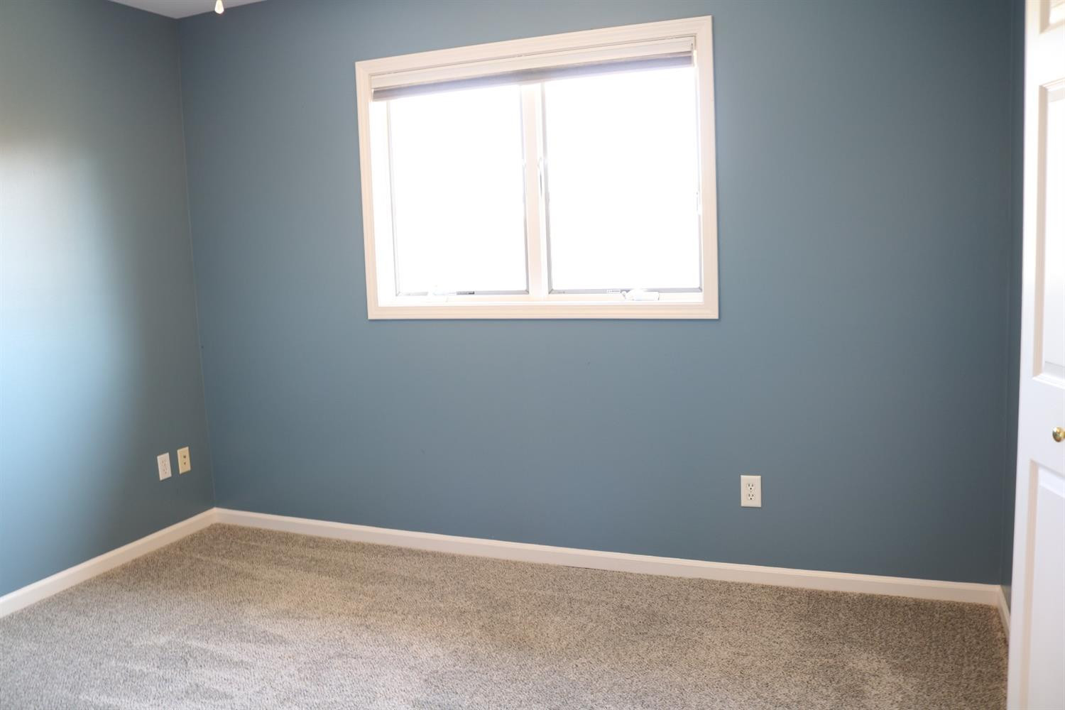 9939 Sequoia Lane Munster, IN 46321 - Photo 22 of 41 an empty room with a window