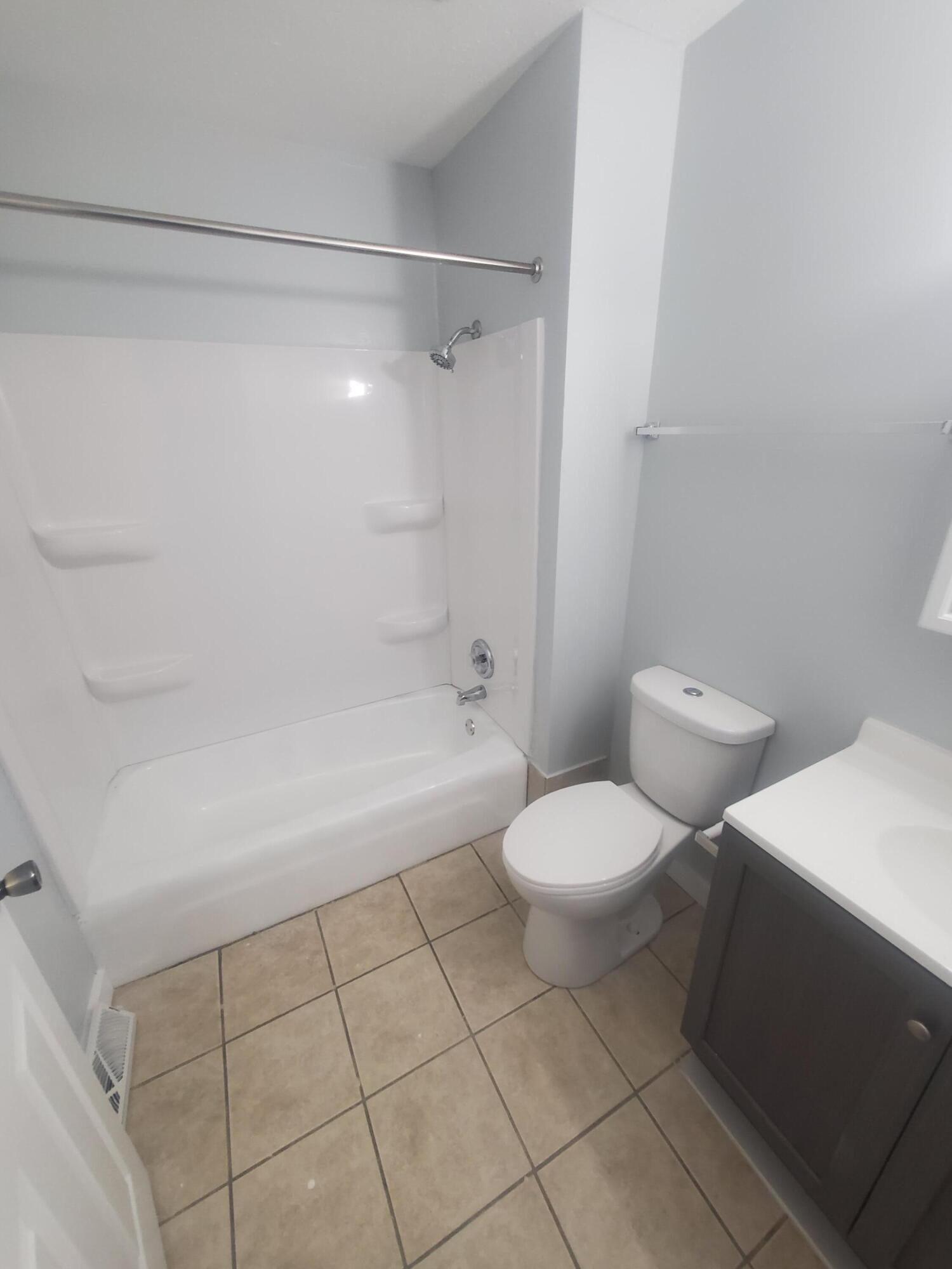 913 7th Street South La Crosse, WI 54601 - Photo 9 of 24 913 7th