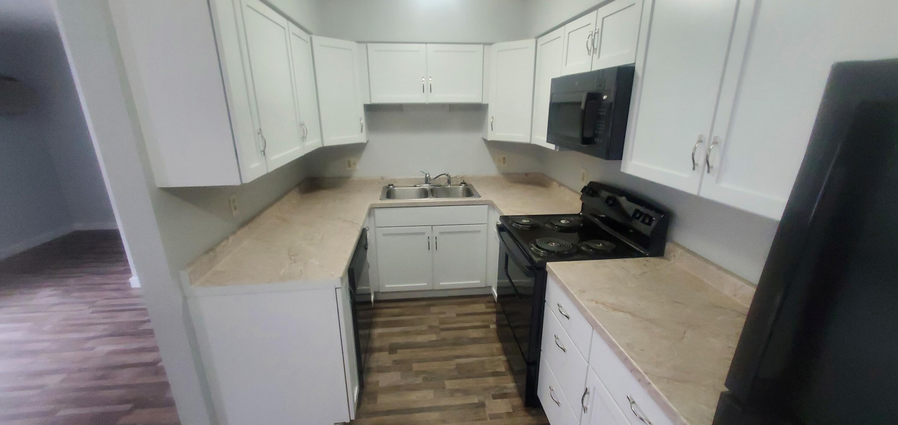 913 7th Street South La Crosse, WI 54601 - Photo 4 of 24 921 7th