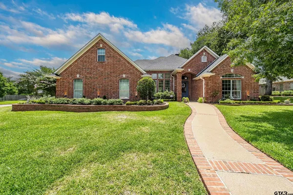 $695,000 | 2102 Holly Creek Drive, Tyler, TX 75703