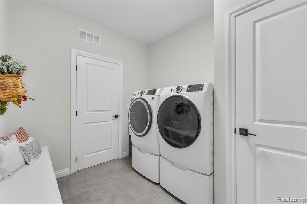 3166 Roma Wixom, MI 48393 - Photo 23 of 44 Gallery Image 23