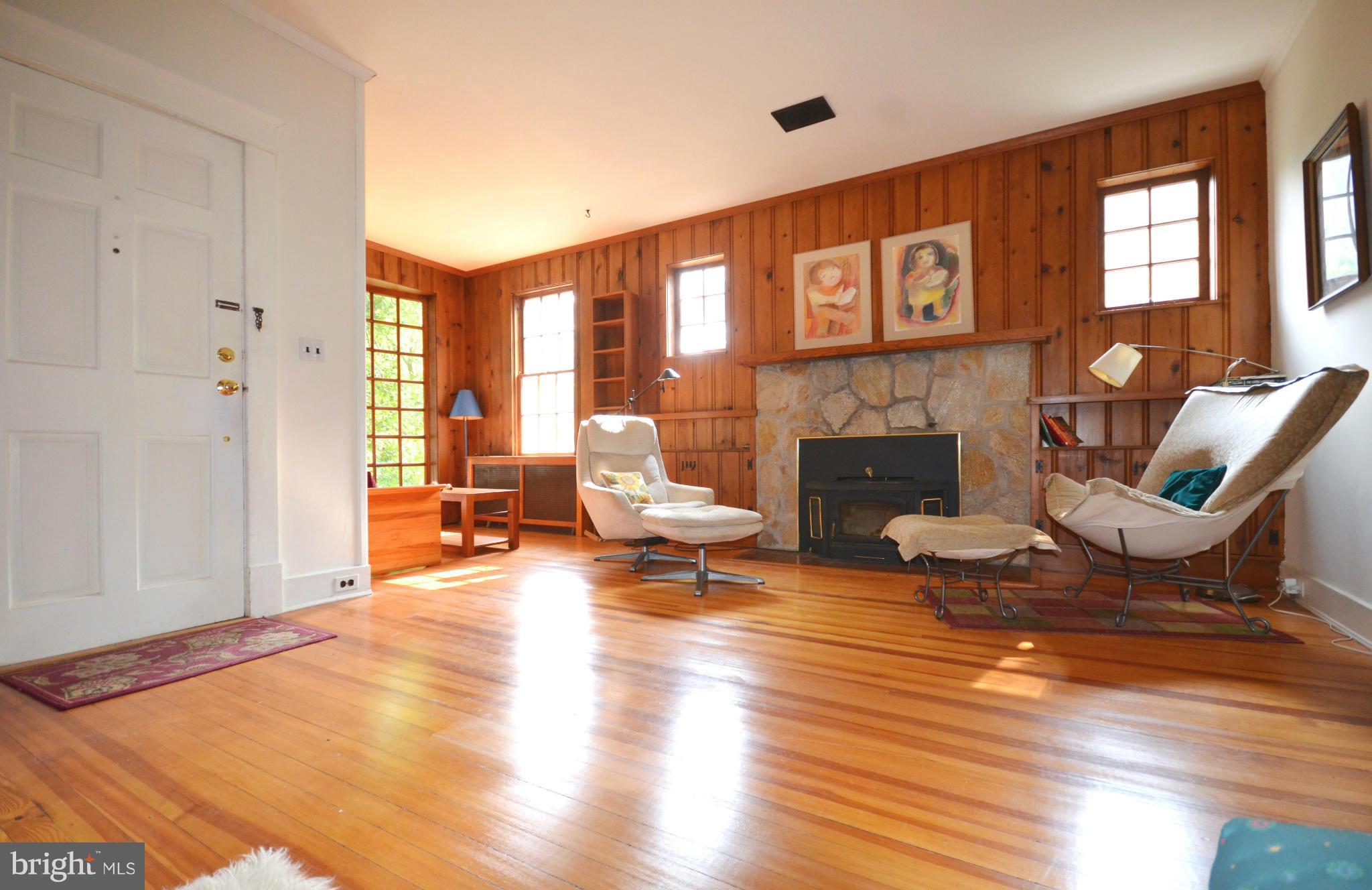 2707 Cheswolde Road Baltimore, MD 21209 - Photo 4 of 26 Living Room