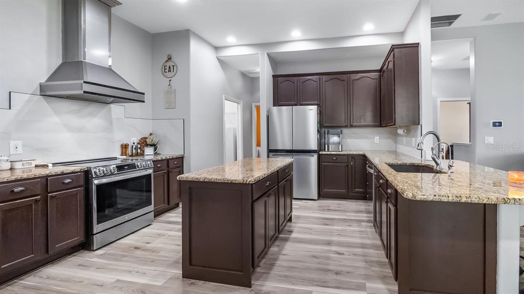 7351 Spring Mountain Lane Yalaha, FL 34797 - Photo 14 of 61