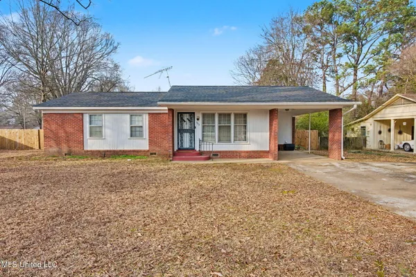 $215,000 | 302 Bowden Street, Senatobia, MS 38668