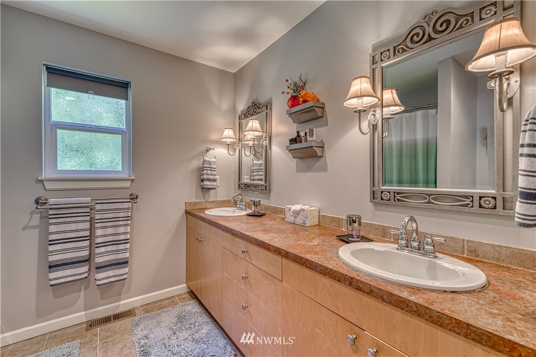 15040 Sidney Road Southwest Port Orchard, WA 98367 - Photo 34 of 36 Gallery Image 34