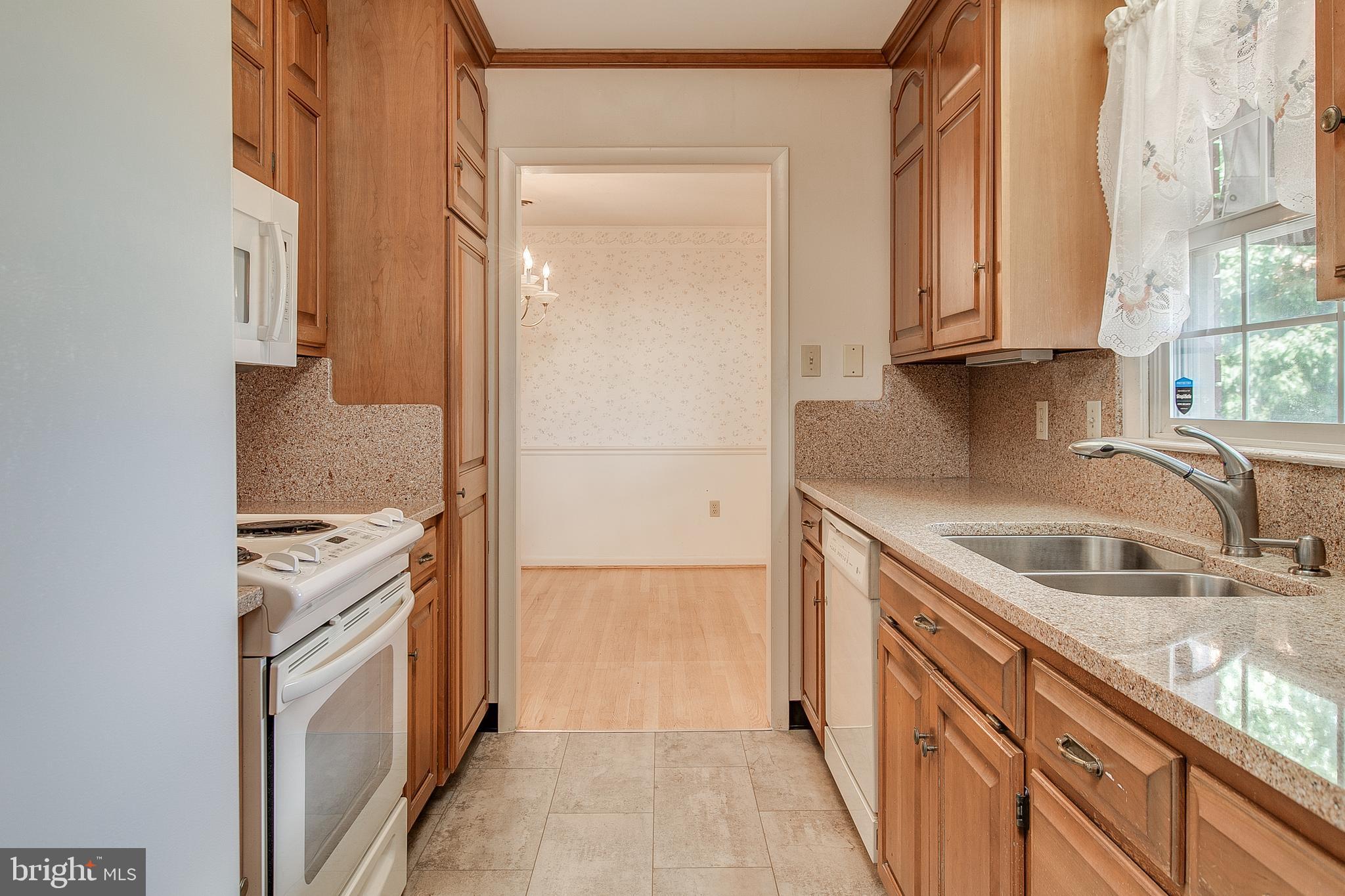 13831 Northcrest Road Hagerstown, MD 21742 - Photo 10 of 37 Updated Kitchen