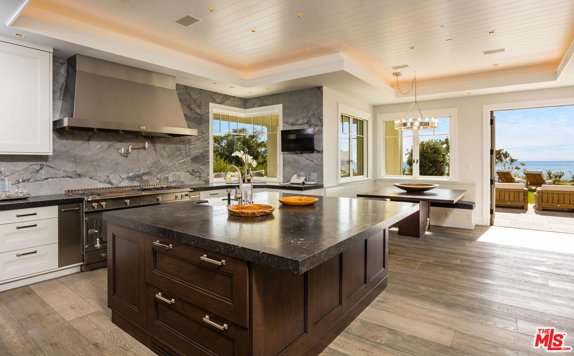 33740 Pacific Coast Highway Malibu, CA 90265 - Photo 11 of 31