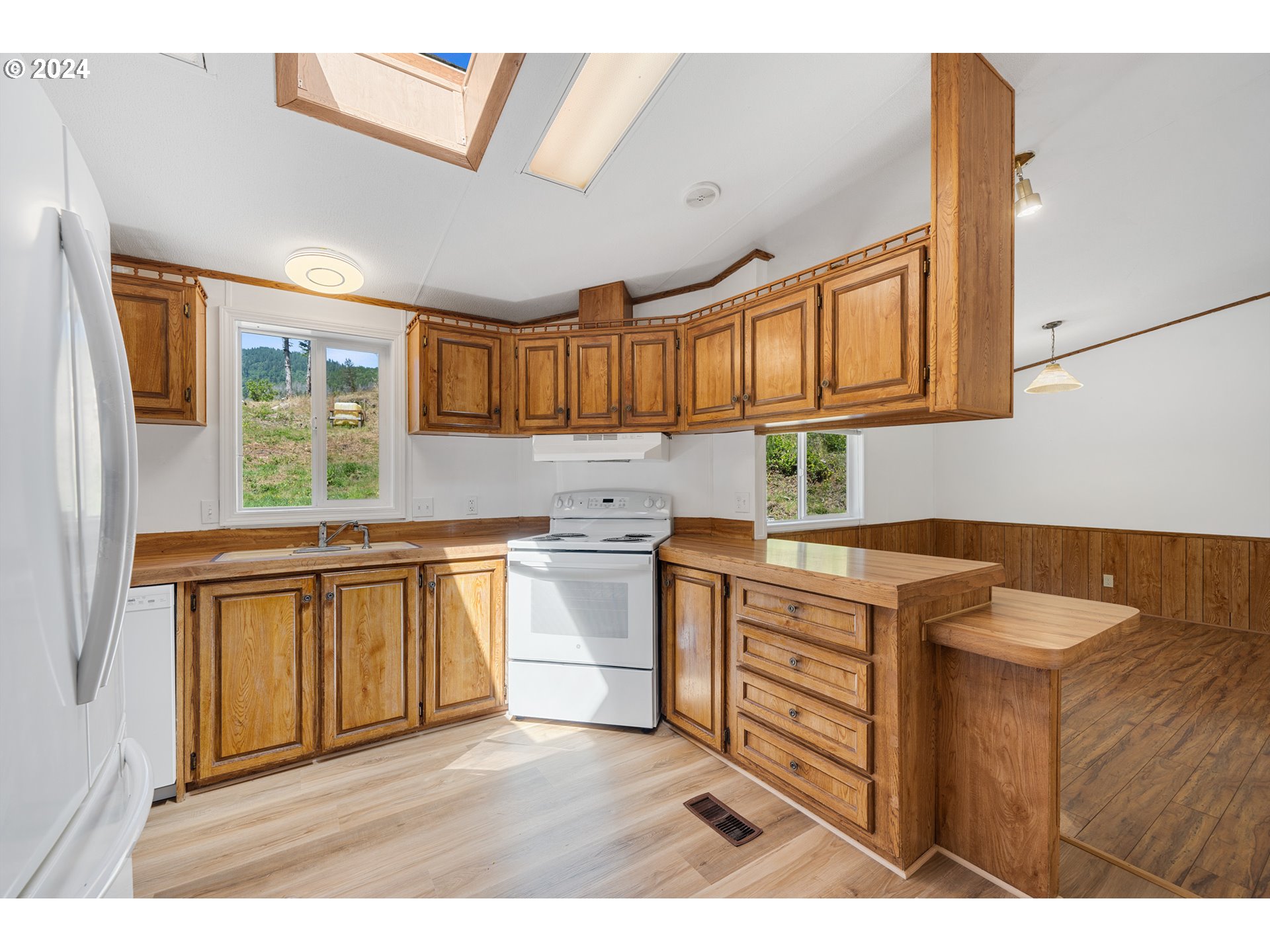 8327 Pike Road Tillamook, OR 97141 - Photo 11 of 37 Kitchen