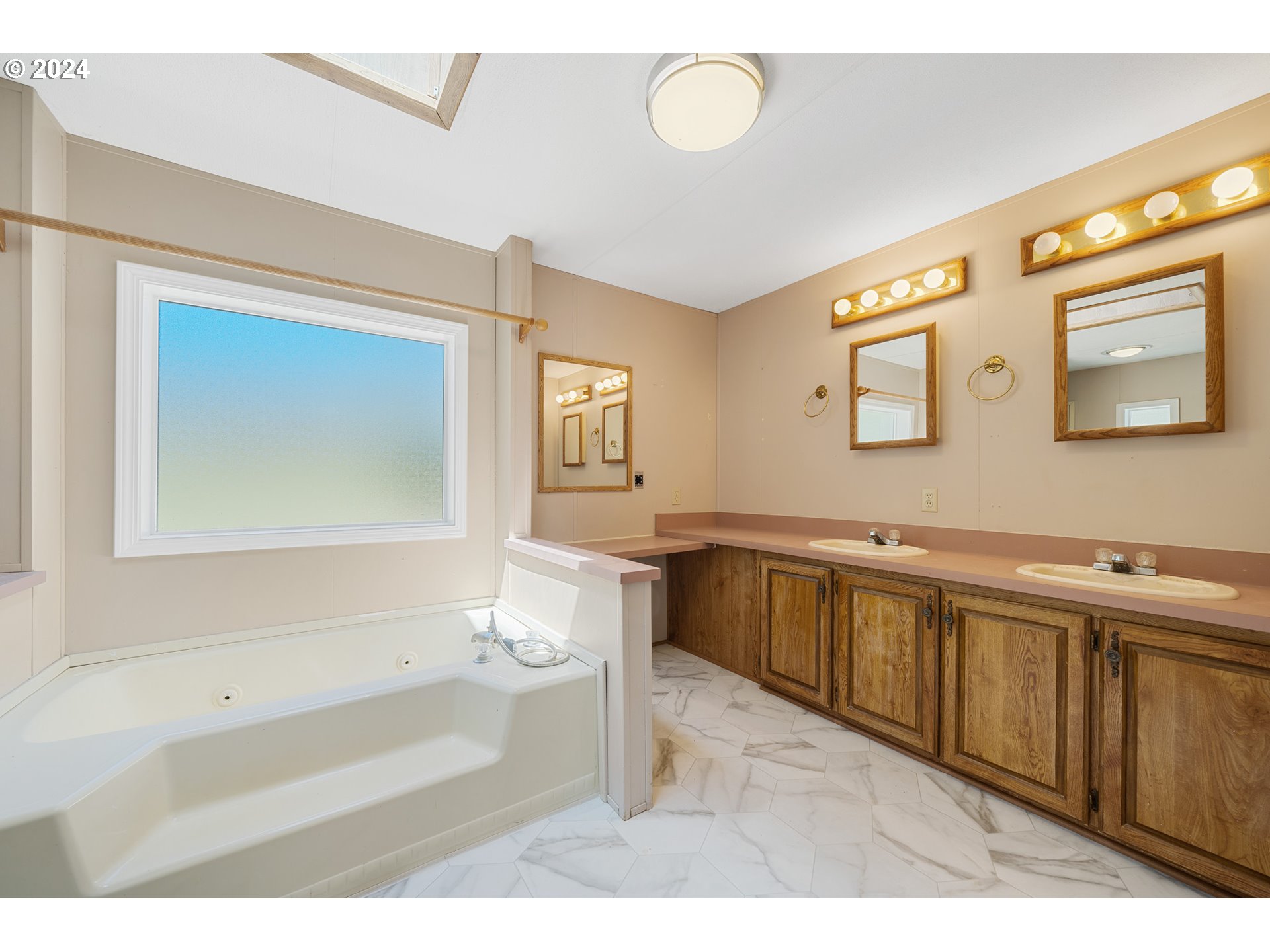 8327 Pike Road Tillamook, OR 97141 - Photo 16 of 37 Bathroom, Attached