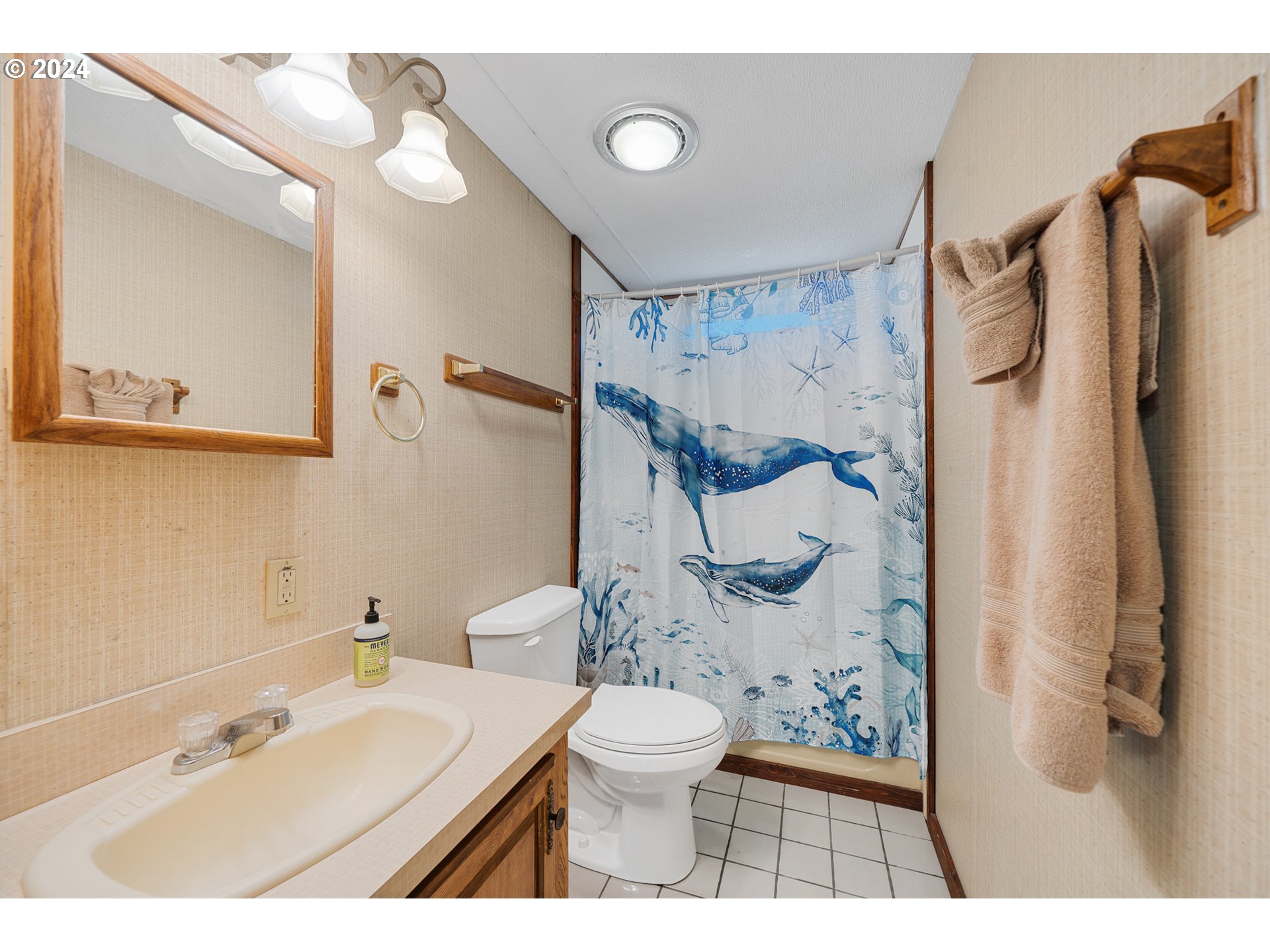 8327 Pike Road Tillamook, OR 97141 - Photo 20 of 37 Bathroom