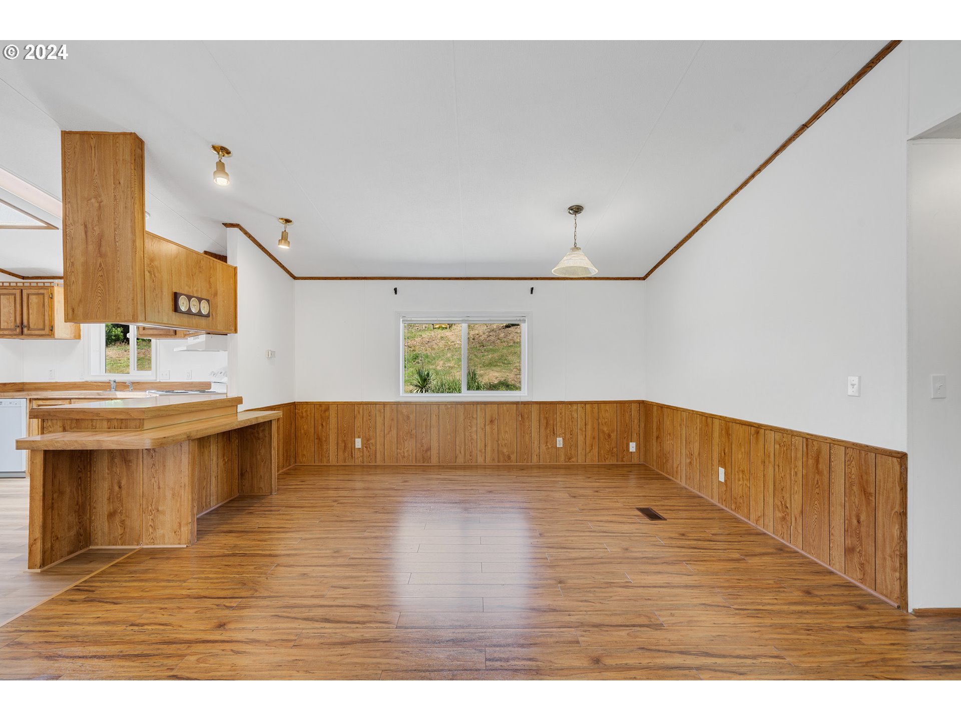 8327 Pike Road Tillamook, OR 97141 - Photo 7 of 37 Dining Area