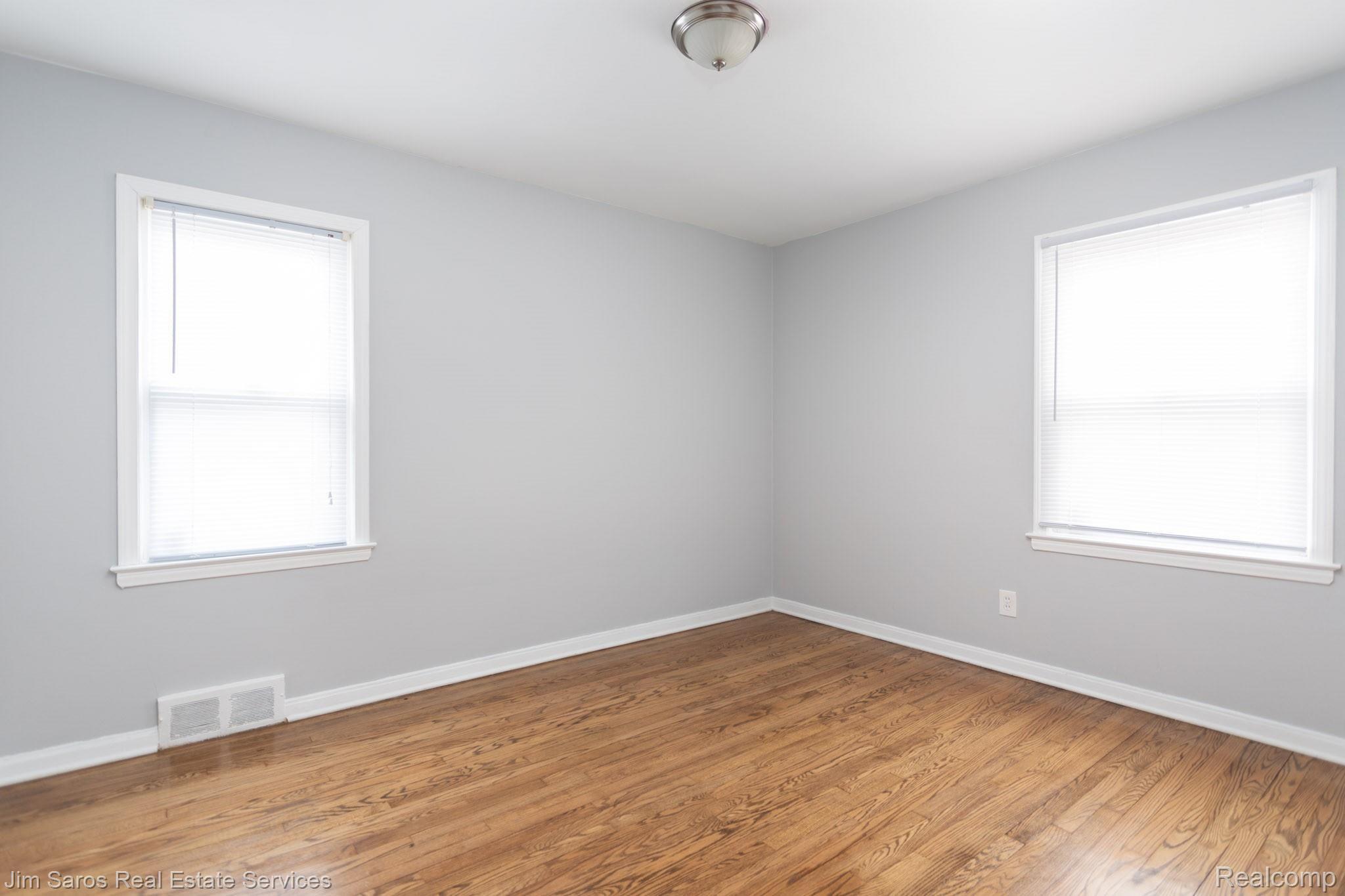 4711 Yorkshire Road Detroit, MI 48224 - Photo 9 of 18 12.jpg