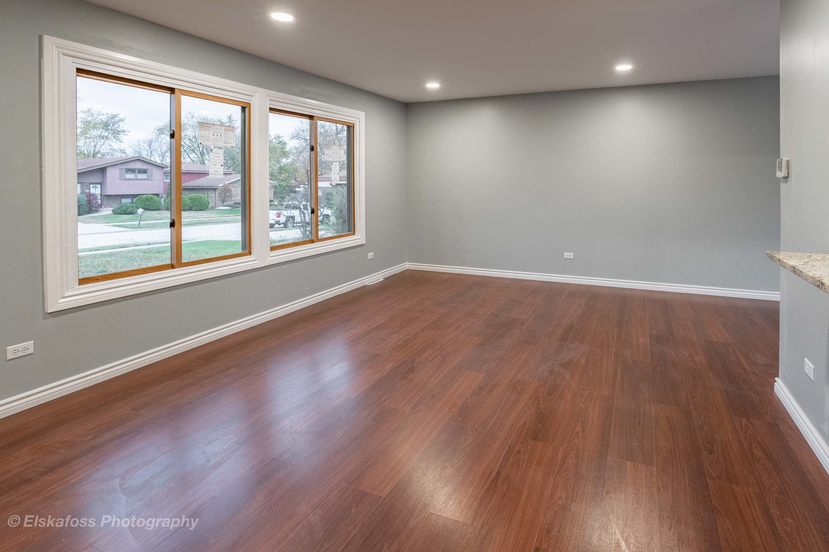 6329 Beaver Dam Road Matteson, IL 60443 - Photo 2 of 21 a view of an empty room with wooden floor and a window