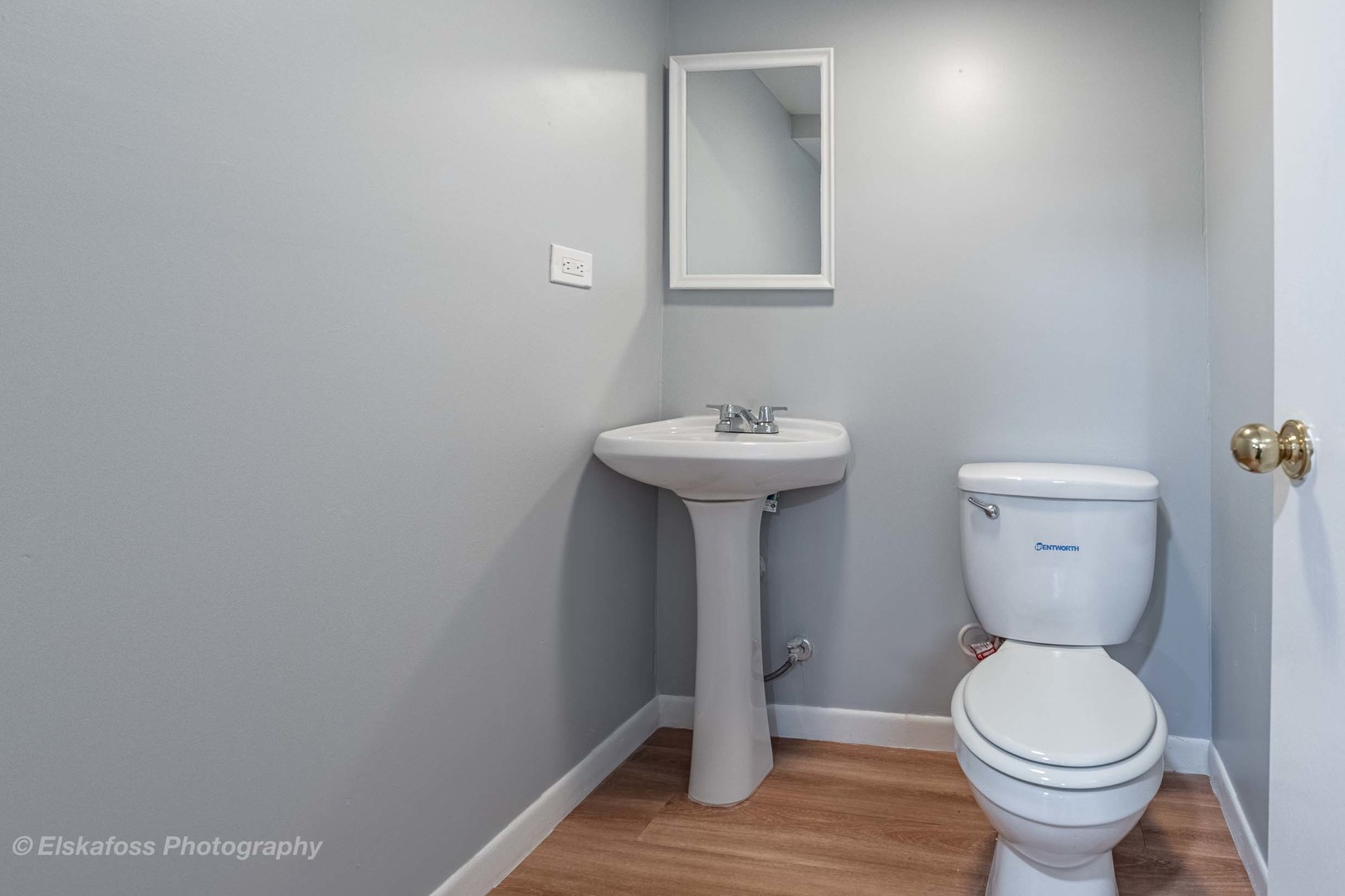 6329 Beaver Dam Road Matteson, IL 60443 - Photo 14 of 21 a bathroom with a toilet and a sink