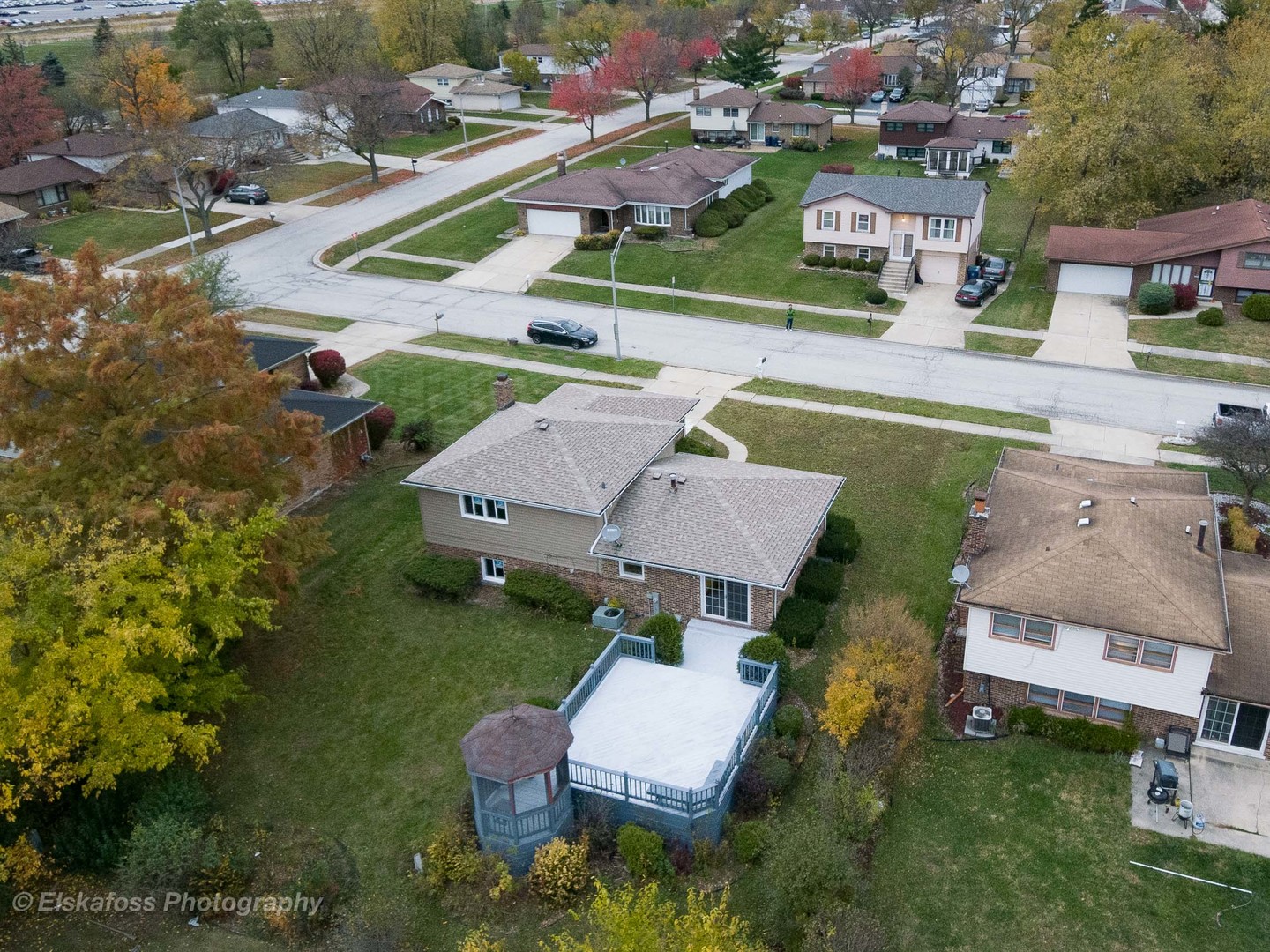 6329 Beaver Dam Road Matteson, IL 60443 - Photo 18 of 21 an aerial view of a house with swimming pool outdoor seating and yard