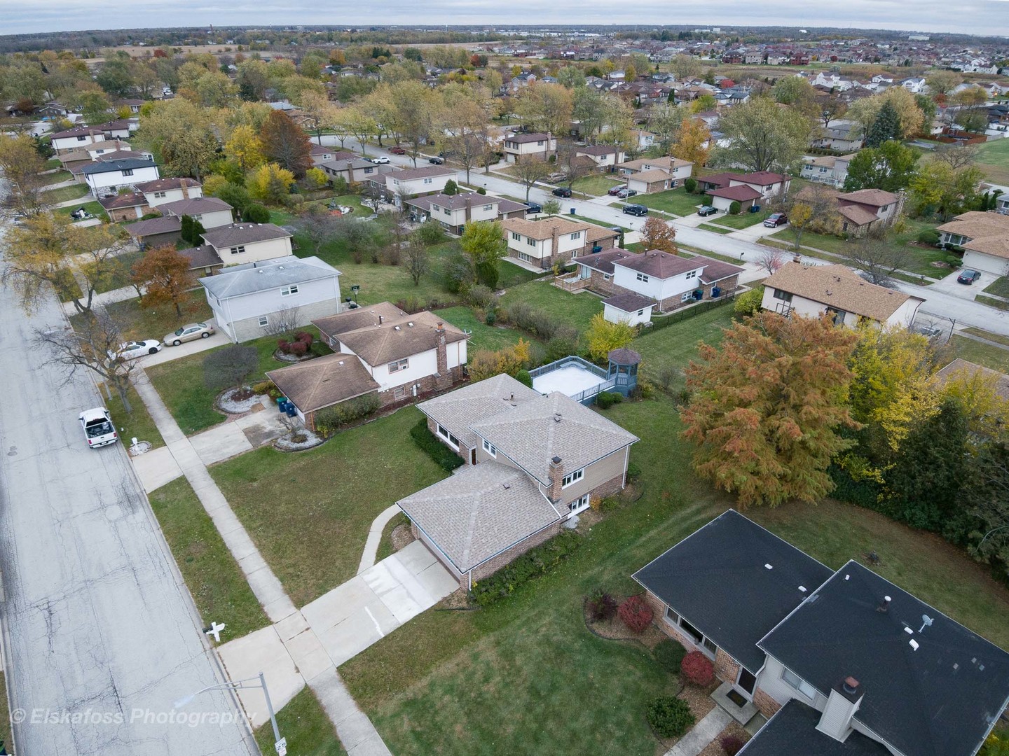 6329 Beaver Dam Road Matteson, IL 60443 - Photo 19 of 21 an aerial view of a house with a garden