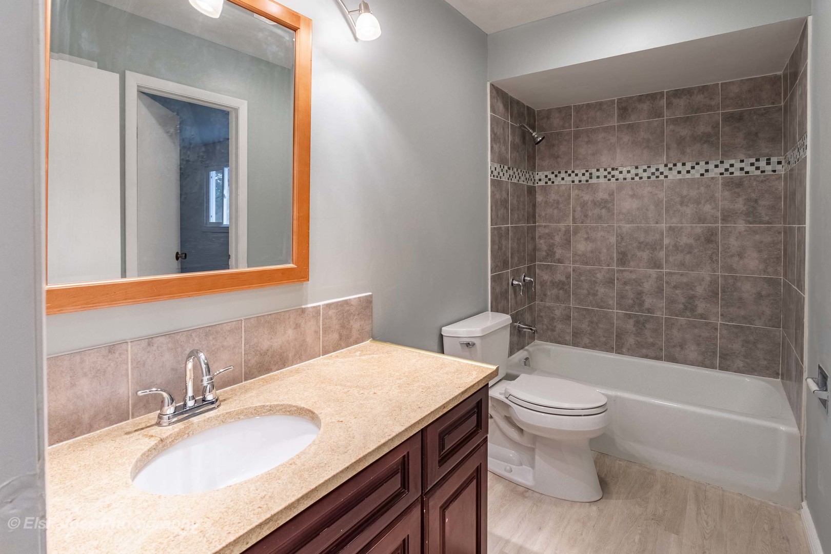 6329 Beaver Dam Road Matteson, IL 60443 - Photo 6 of 21 a bathroom with a sink toilet and shower