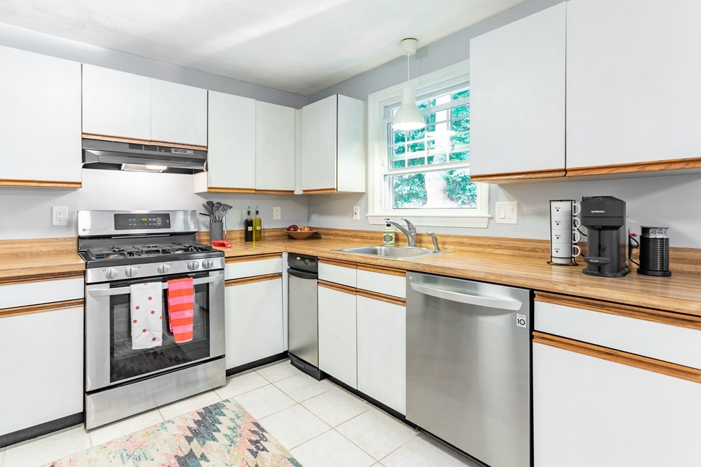 11 Apple Ridge Road, Unit 1 Maynard, MA 01754 - Photo 8 of 28 Gallery Image 8