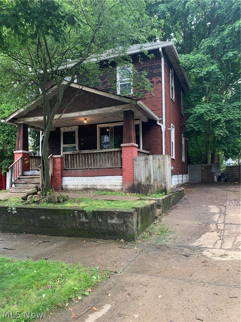 170 Stone Street Akron, OH 44305 - Photo 1 of 25 Large cement driveway