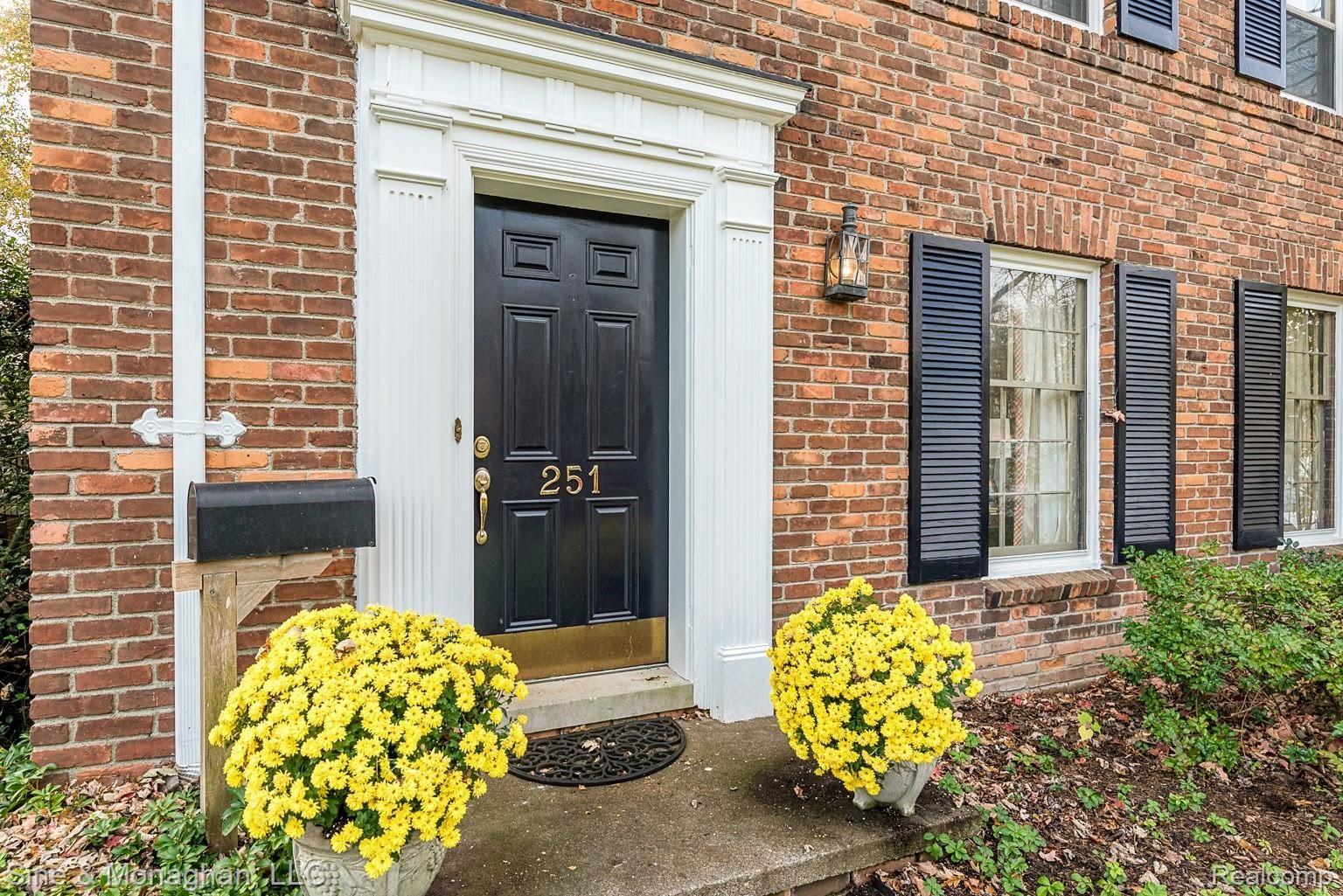 251 Moran Road Grosse Pointe, MI 48236 - Photo 2 of 47 DSC_1486.jpg