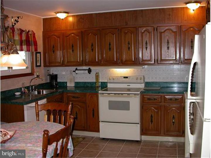 93 Idlewild Road Levittown, PA 19057 - Photo 12 of 22 Kitchen