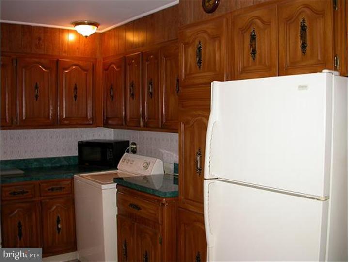 93 Idlewild Road Levittown, PA 19057 - Photo 13 of 22 Kitchen