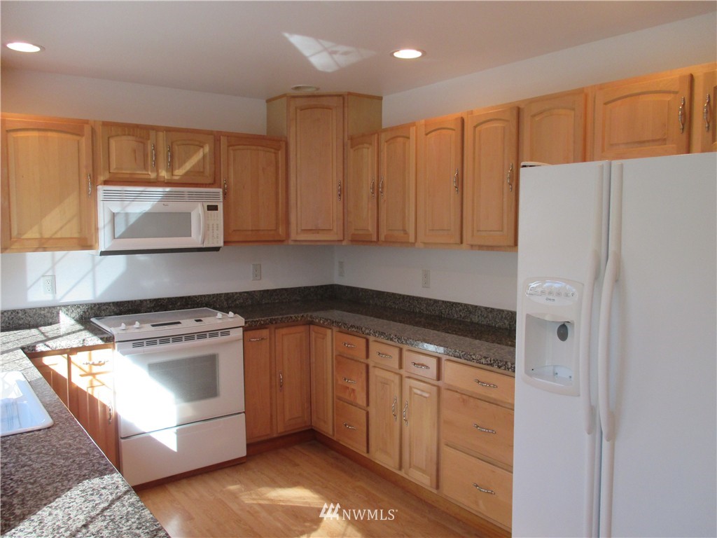 6245 Shamrock Road Maple Falls, WA 98266 - Photo 10 of 18 Gallery Image 10